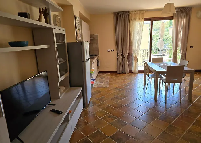 Casa La Ferula apt2 vicino al mare e Taormina con balcone